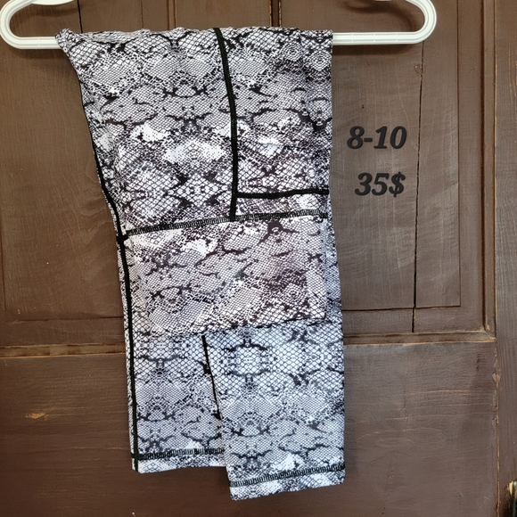 Light n Tight Capri with pocket - Picture 2 of 2